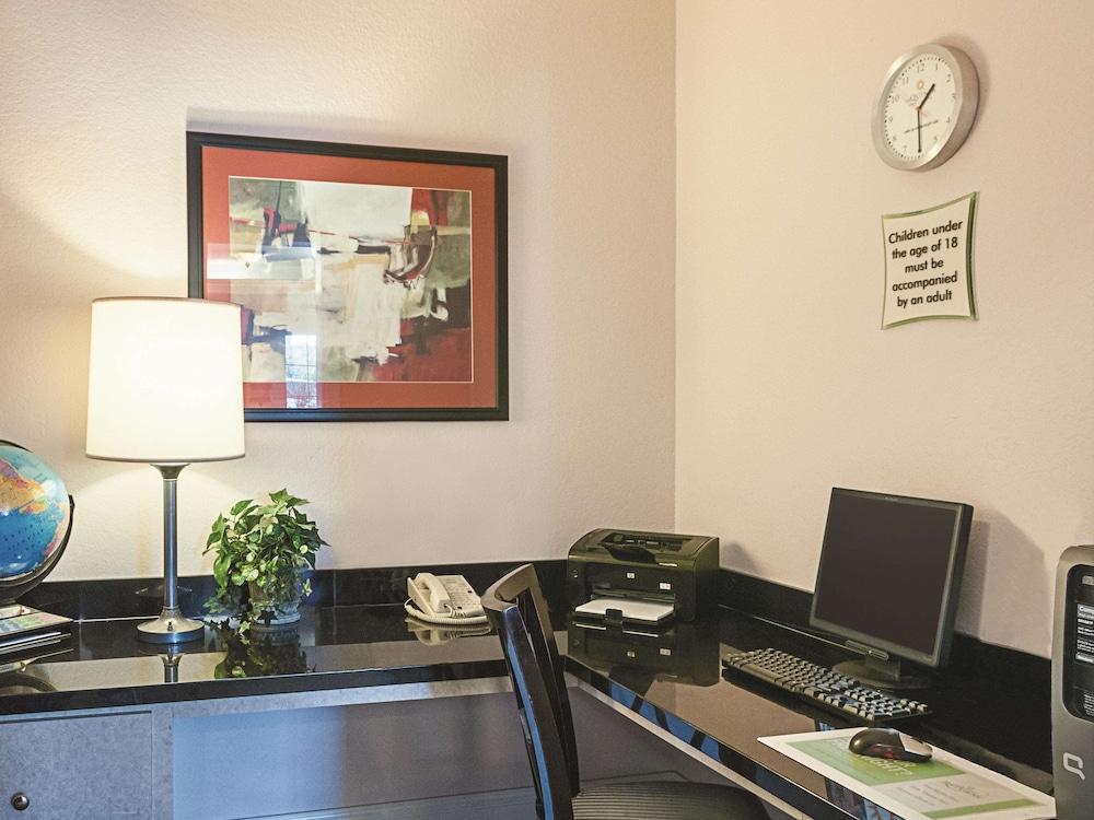 La Quinta Inn & Suites by Wyndham Slidell - North Shore Area photo 33