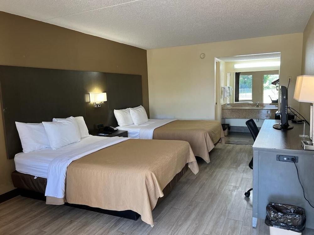 Rodeway Inn Walterboro I-95 photo 2