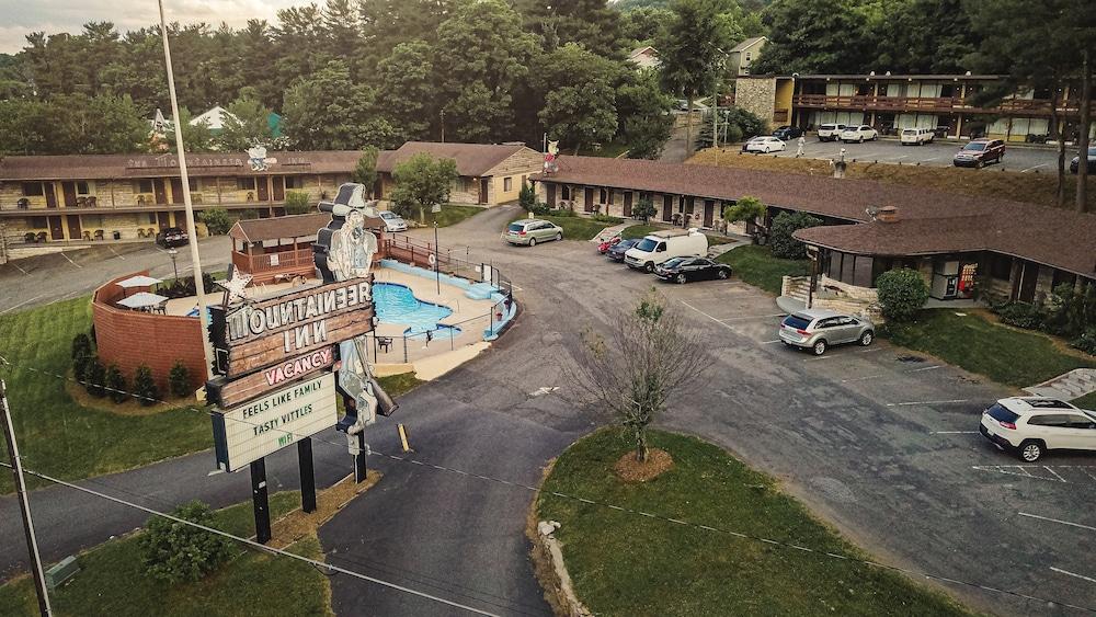 The Mountaineer Inn photo 15