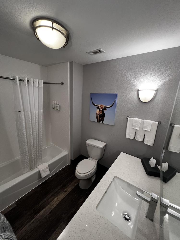 La Quinta Inn & Suites by Wyndham Big Spring photo 34