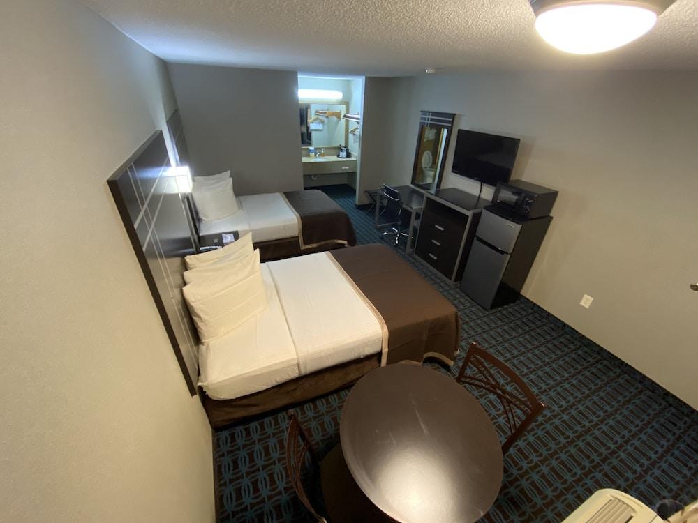 Deluxe Inn Fayetteville - I-95 Exit 49 photo 39