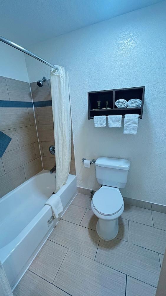 Budget Inn photo 6