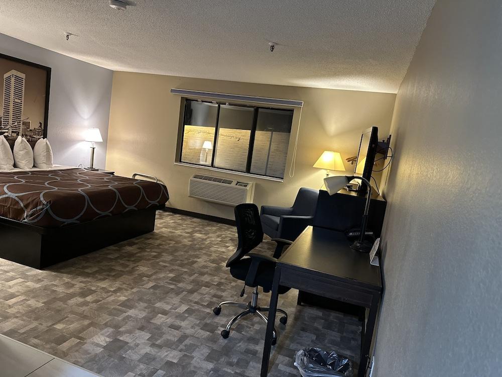 Super 8 by Wyndham Baltimore/Essex Area photo 5