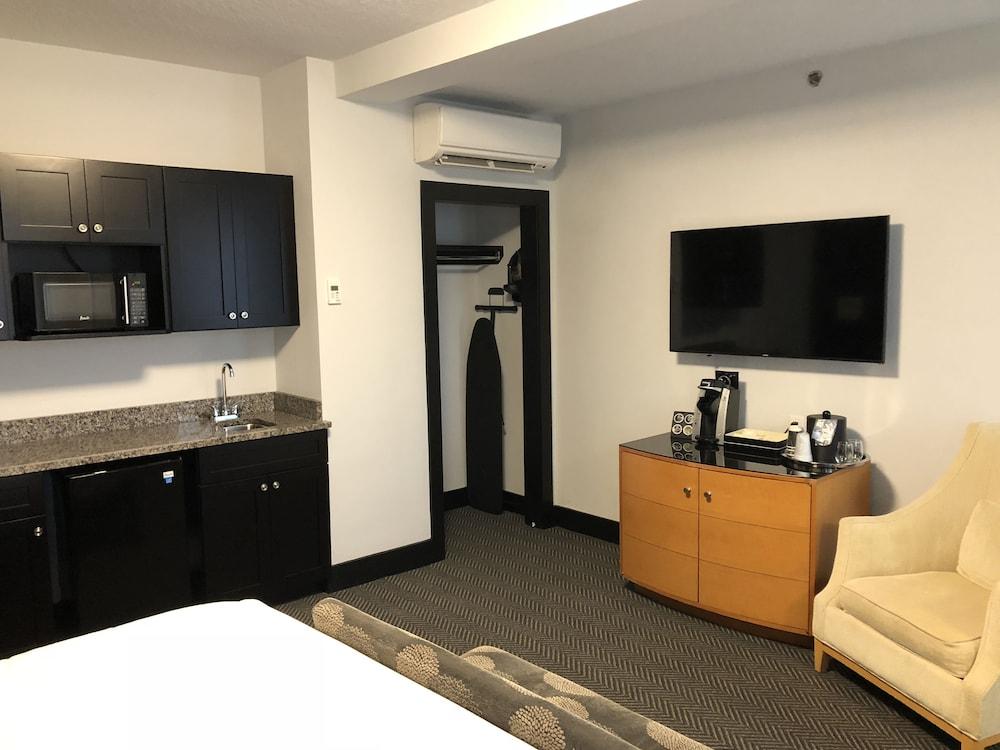 Streamline Hotel photo 32