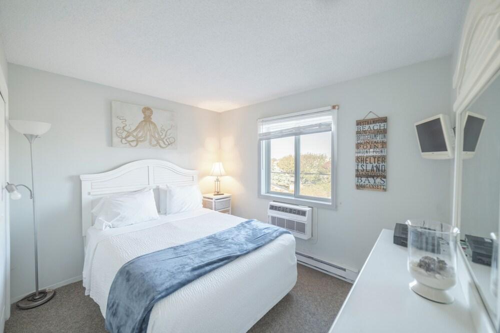 Montauk Oceanside Suites photo 31