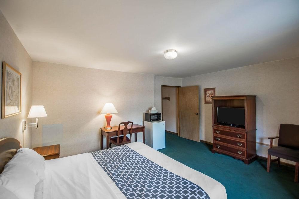 Econo Lodge Hornell photo 28