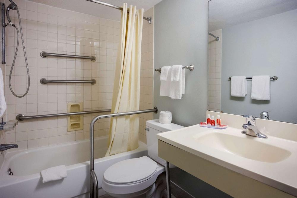 Econo Lodge Live Oak photo 15