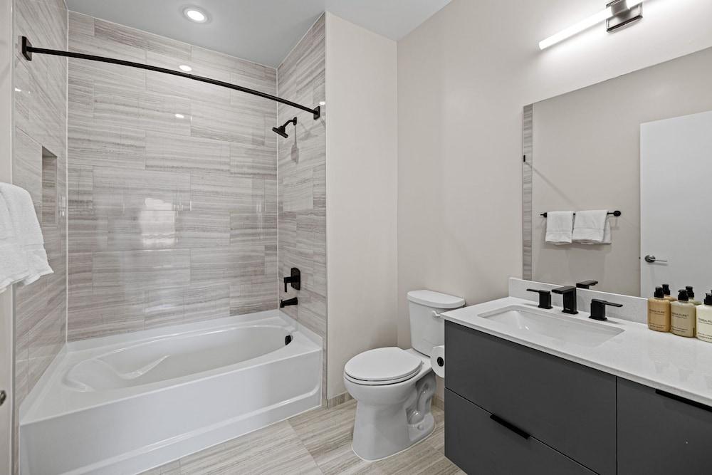 Placemakr Cathedral Heights photo 27