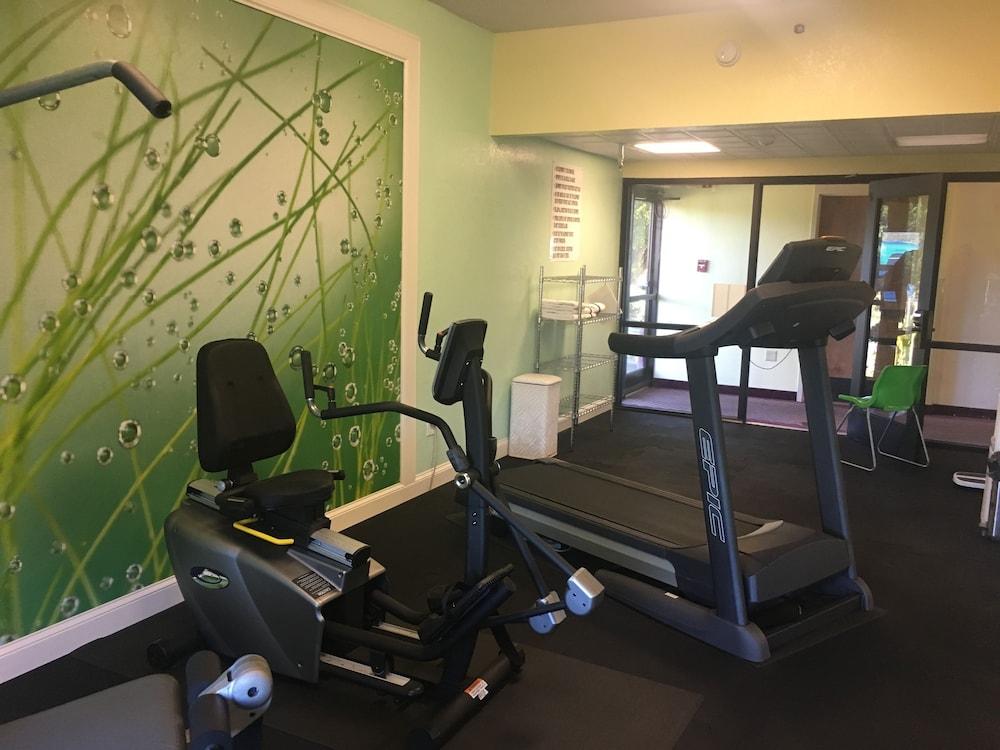 Mountain Inn & Suites photo 32