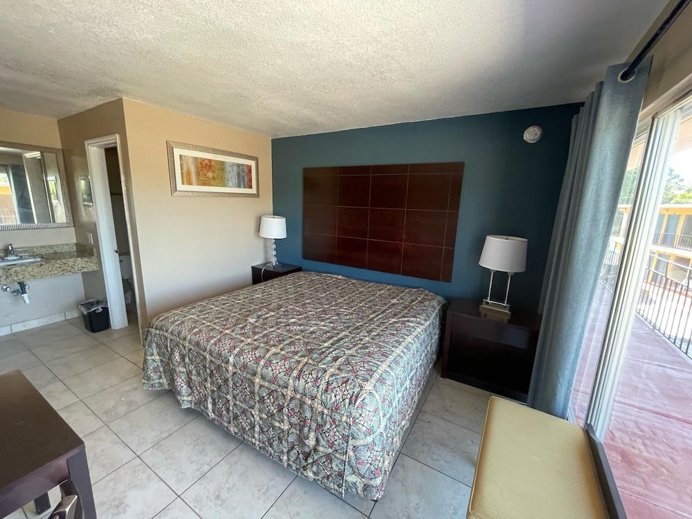Royal Inn photo 3