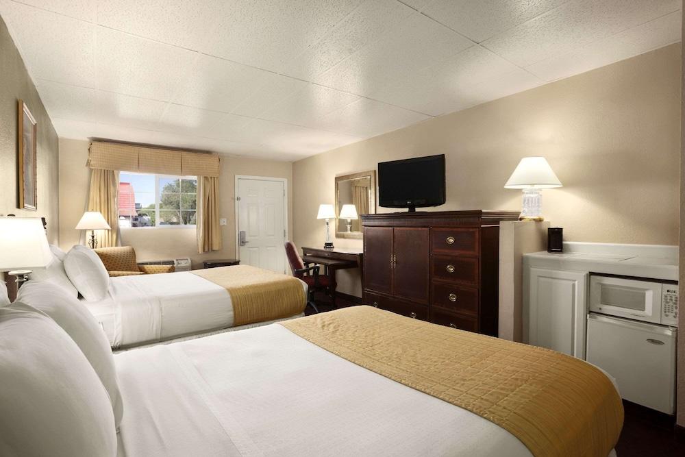 Days Inn by Wyndham Montrose photo 17