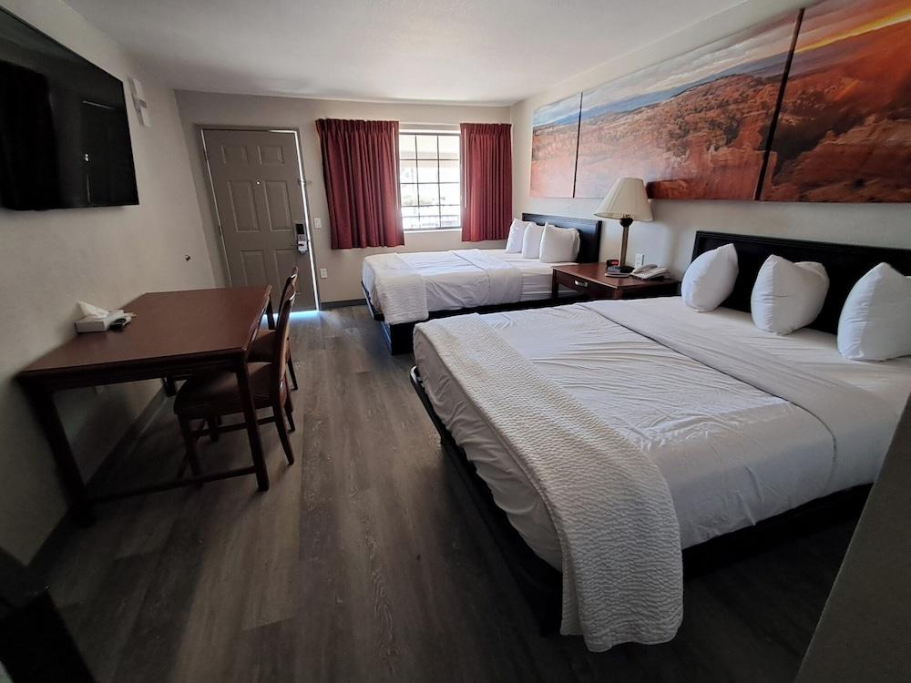 Days Inn by Wyndham Safford, AZ photo 3