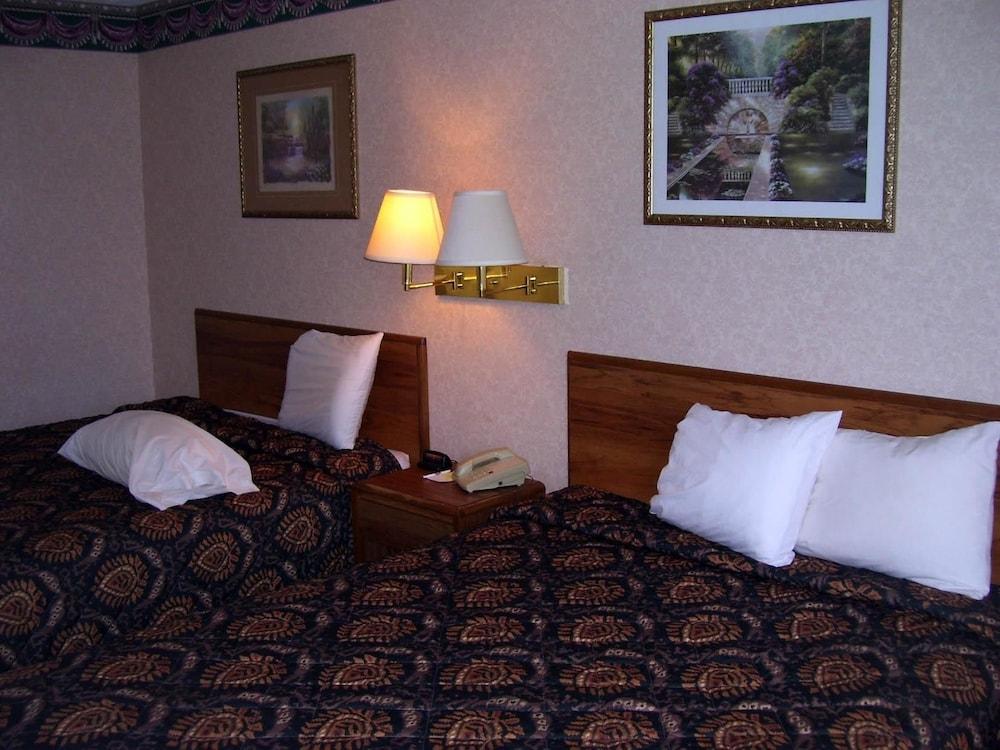 Colonial Inn photo 17