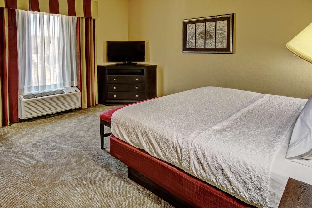 Hampton Inn Jacksonville-Anniston Area photo 20