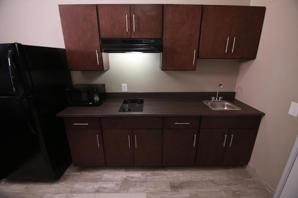 Home Inn and Suites photo 9