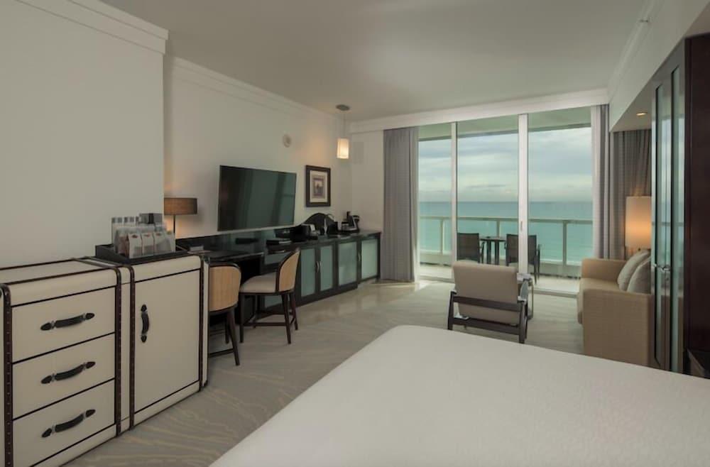 Residences at Fontainebleau Miami photo 17