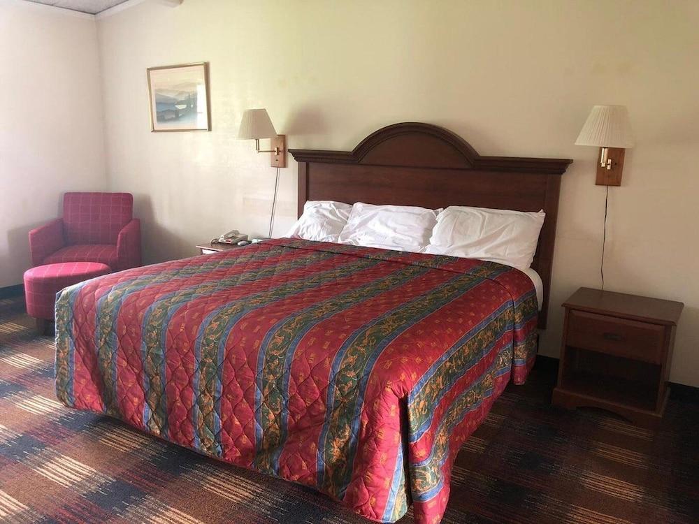 Red Carpet Inn North Syracuse photo 2