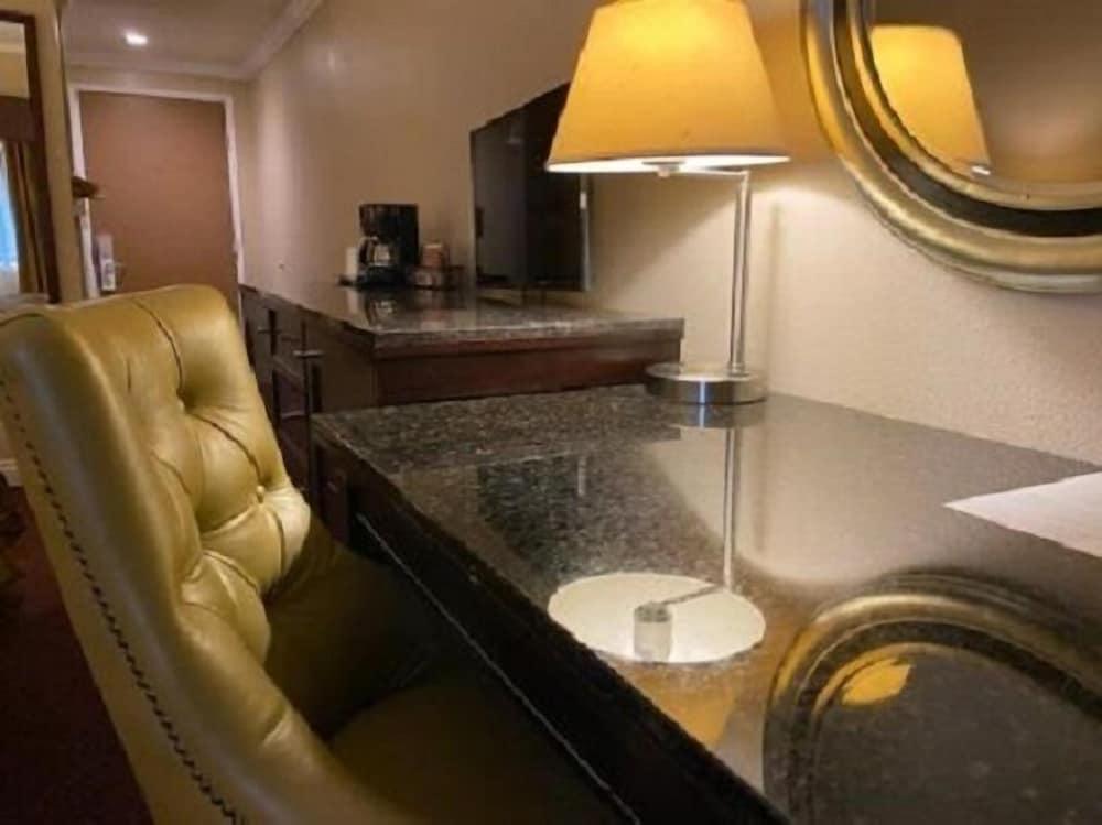 Hotel Saddleback Los Angeles - Norwalk photo 2