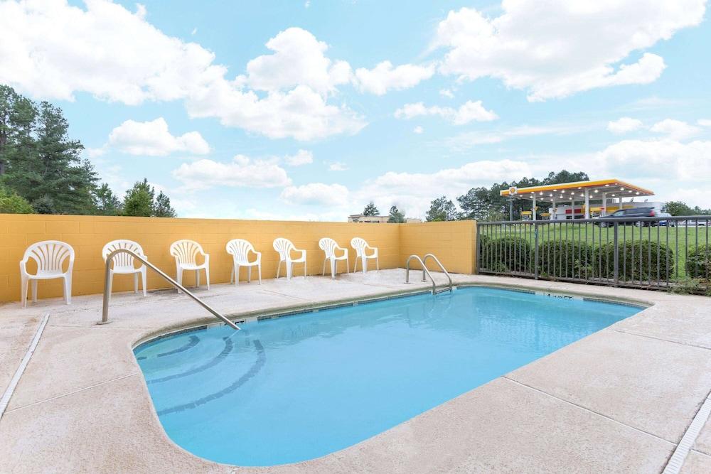Super 8 by Wyndham, Orangeburg photo 19
