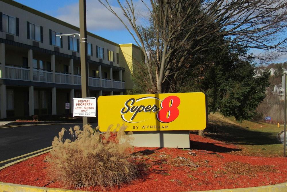 Super 8 by Wyndham New Cumberland — hotel in New Cumberland