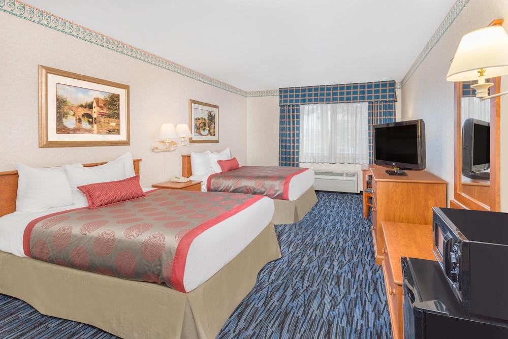 Ramada by Wyndham Kent Seattle Area photo 12