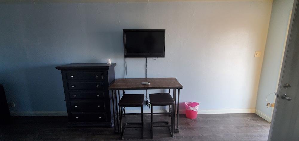Town & Country Motel photo 8