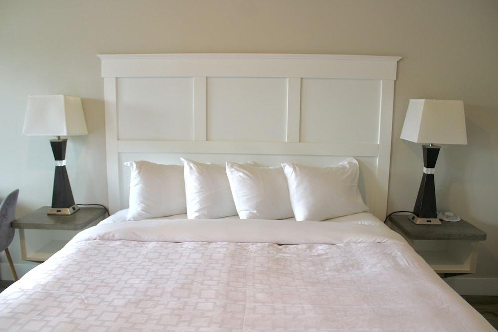 Empire Lakeshore Inn photo 17