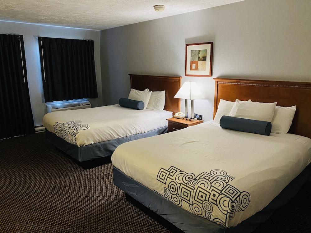 Fleetwood Inn & Suites photo 36