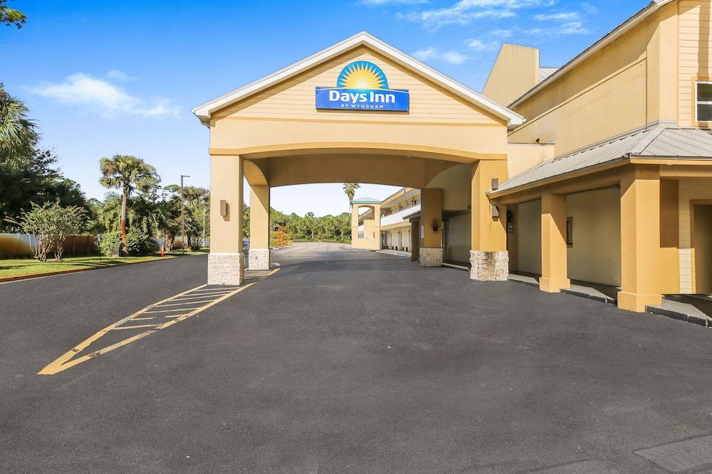 Econo Lodge Daytona Beach - Speedway photo 16