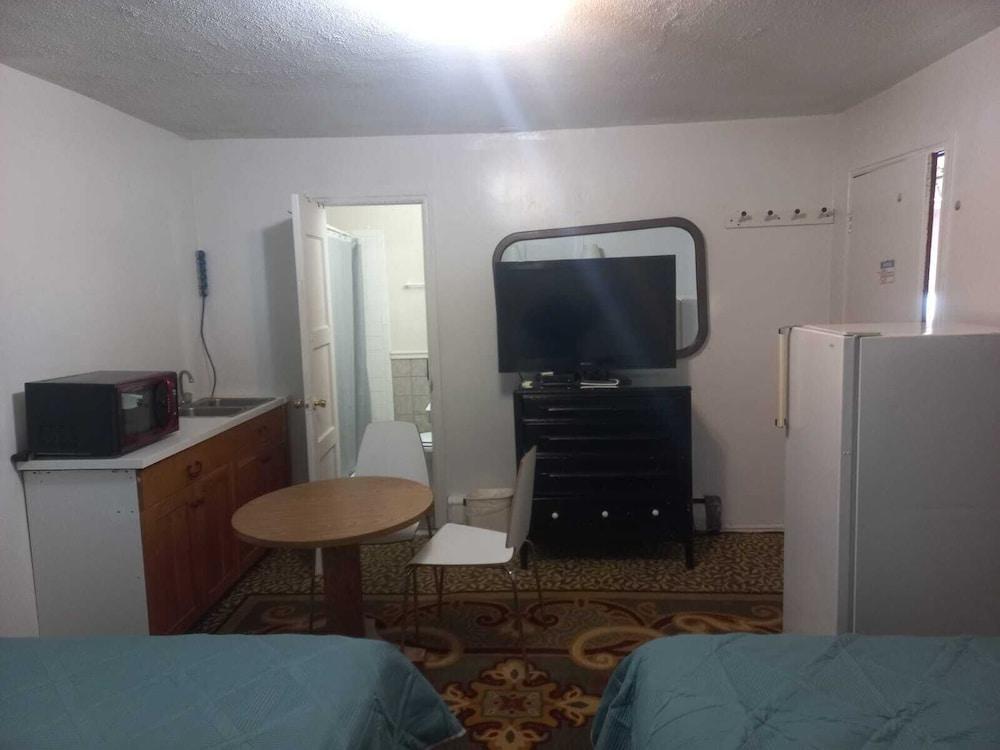 Pillow Talk Motel photo 35