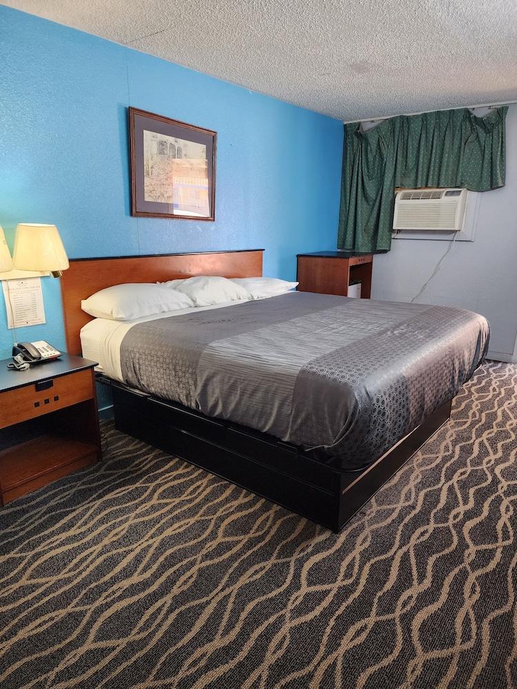 Alamo Motel photo 11