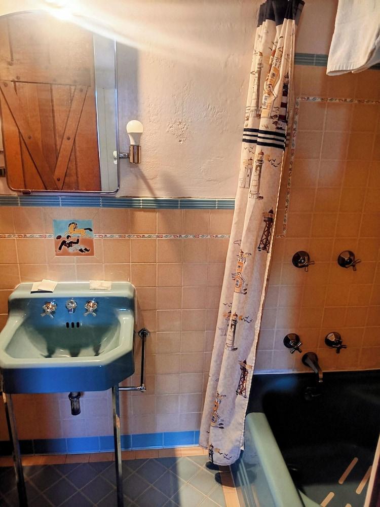 Sands Motel photo 15