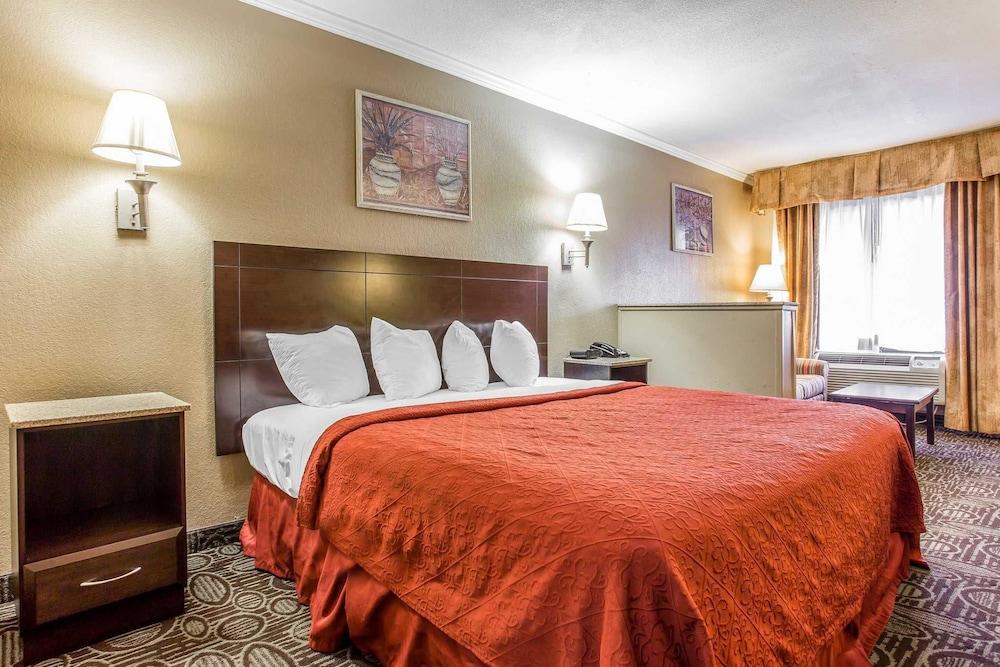 Quality Inn & Suites Ft. Jackson Maingate photo 46