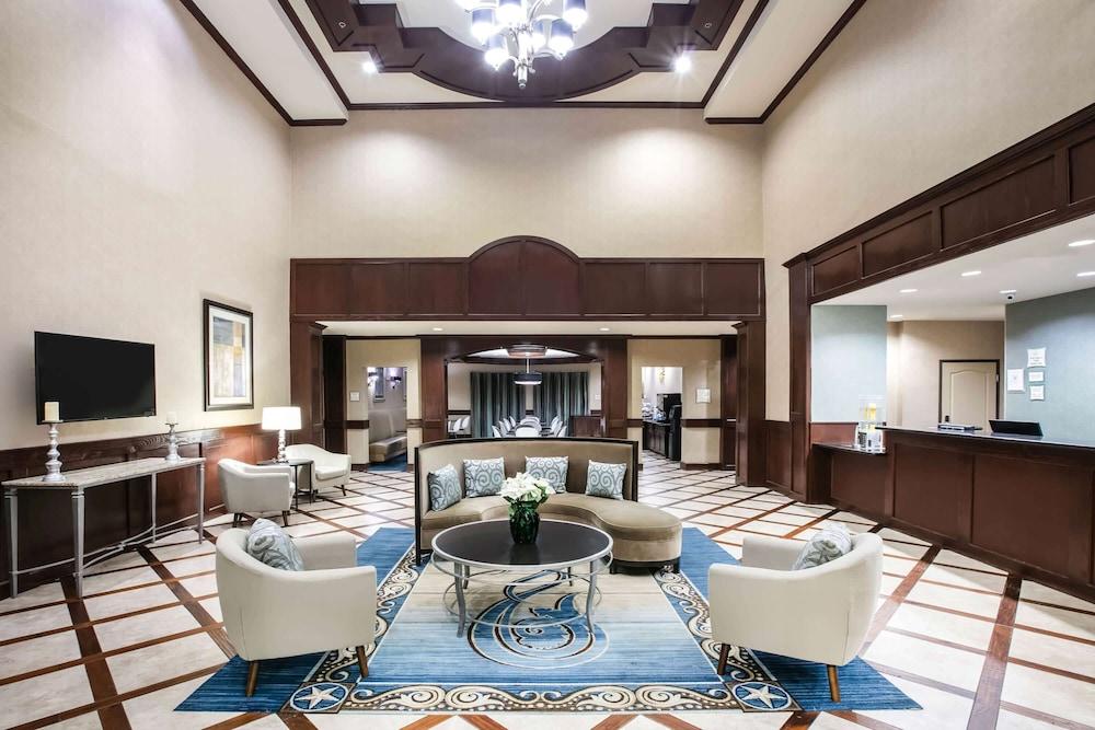 La Quinta Inn & Suites by Wyndham DFW Airport West - Euless photo 17