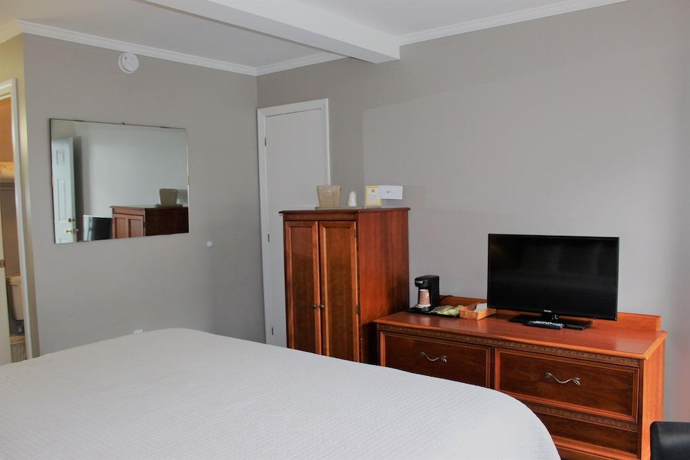 Admiral Motel photo 5