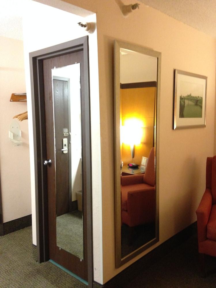 Travelodge by Wyndham Brooklyn Center photo 24