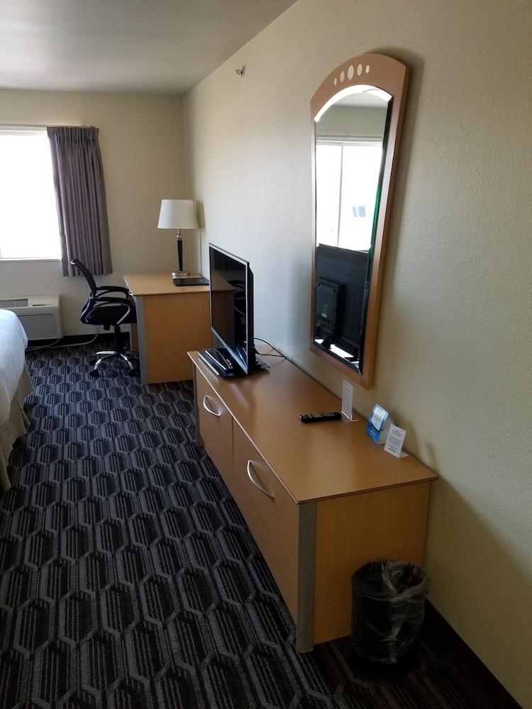 Baymont by Wyndham Noblesville photo 13