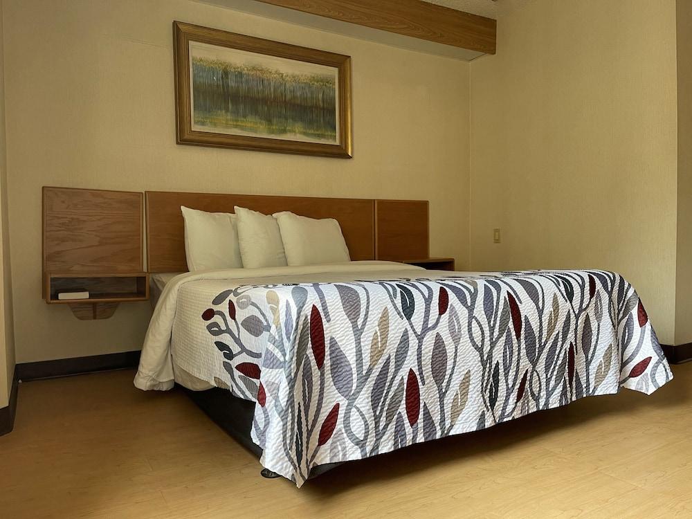 Red Roof Inn Branson photo 9