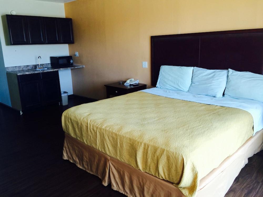 Americas Best Value Inn Texarkana photo 4