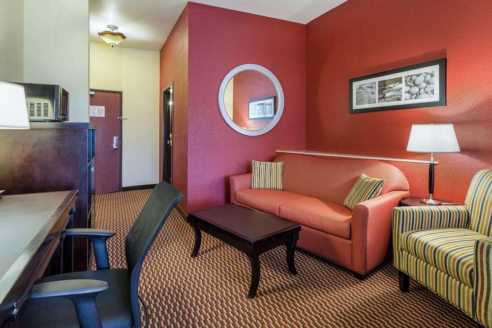 Comfort Suites Leesville near Fort Johnson photo 72