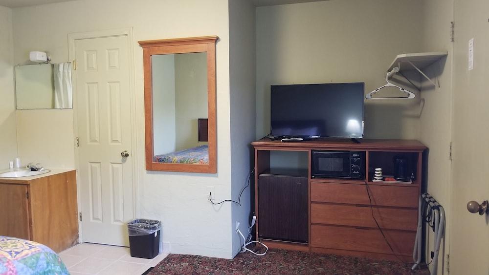 Quick Stop Motel photo 16