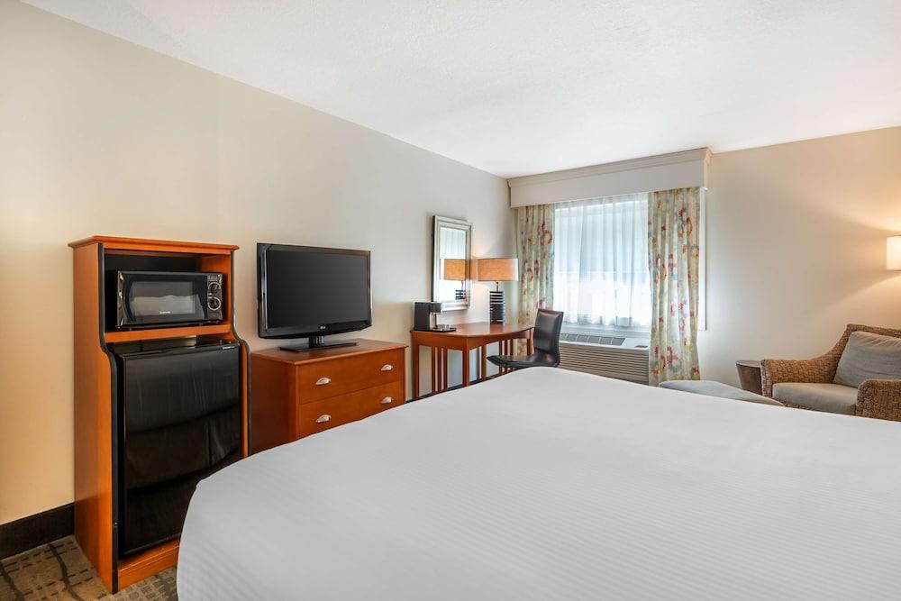 Best Western Plus University Park Inn & Suites photo 73