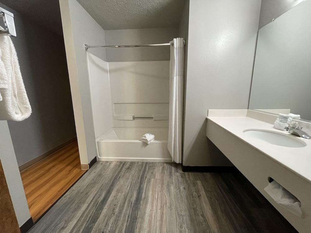 Sunnyside Inn & Suites photo 53
