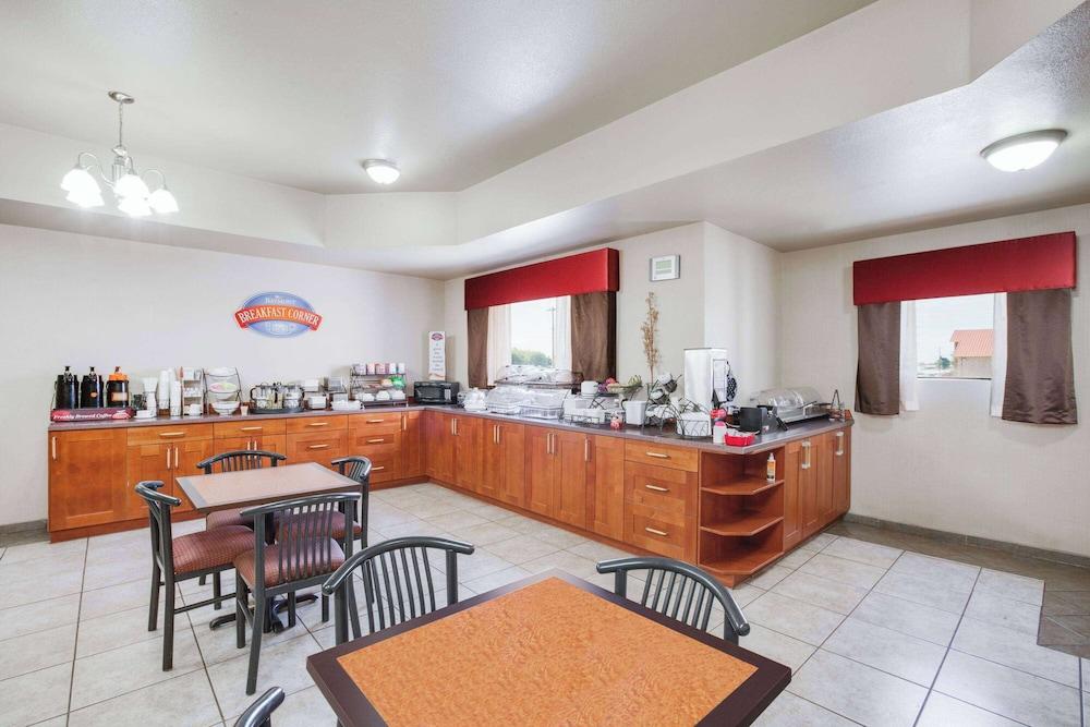 Baymont by Wyndham Wheeler photo 21