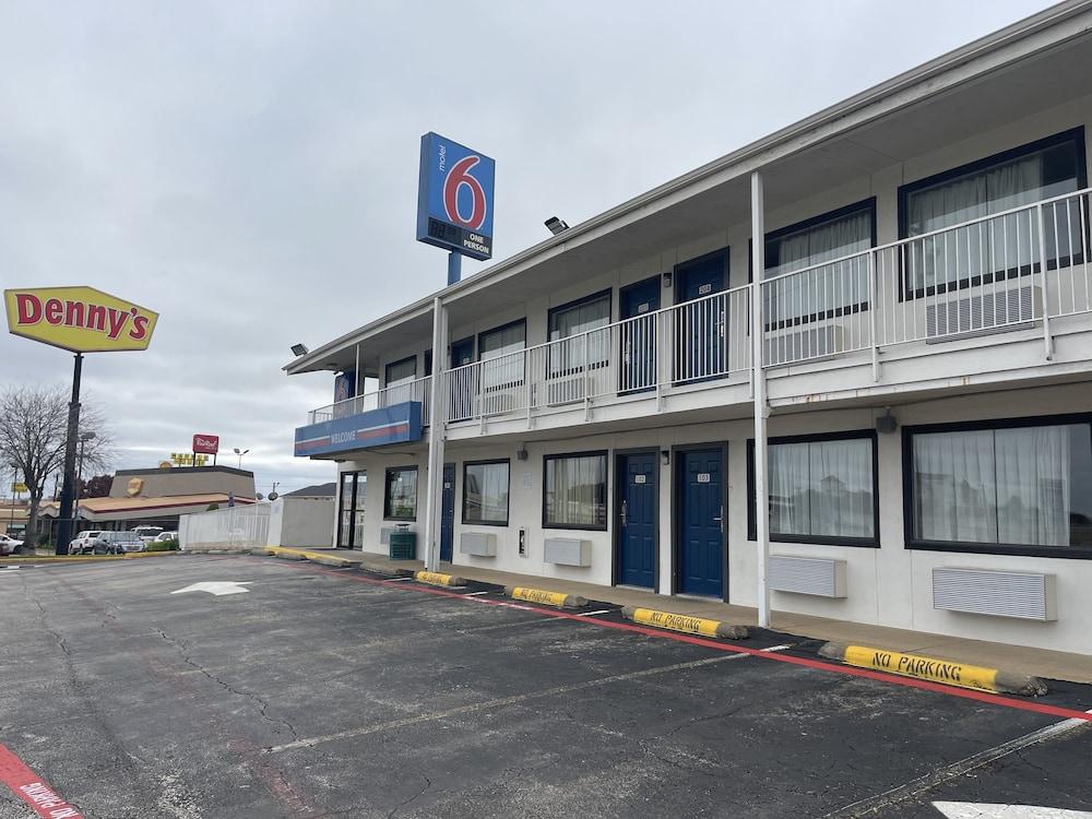 Motel 6 Denton, TX - UNT photo 54