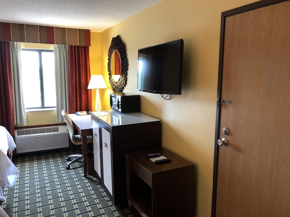 Baymont by Wyndham Springfield IL photo 7