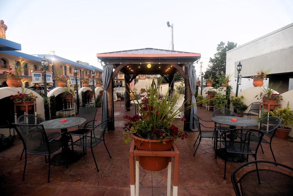 Atrium Inn photo 14