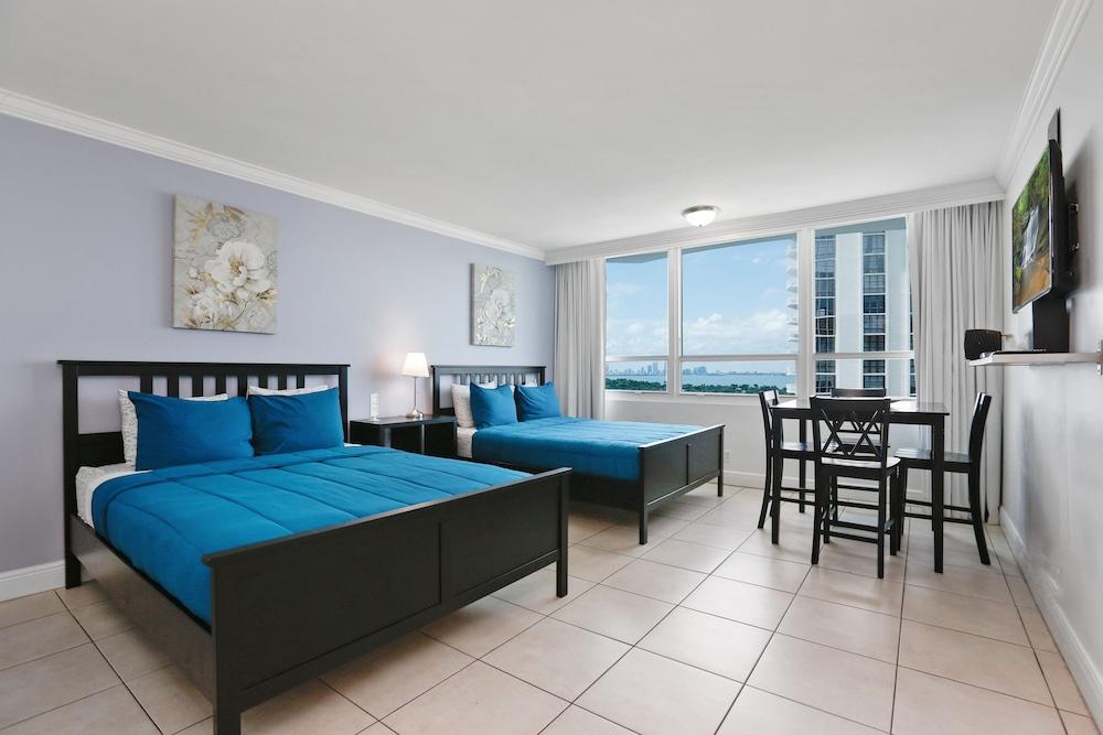 Castle Beach Suites by MiaRentals photo 22