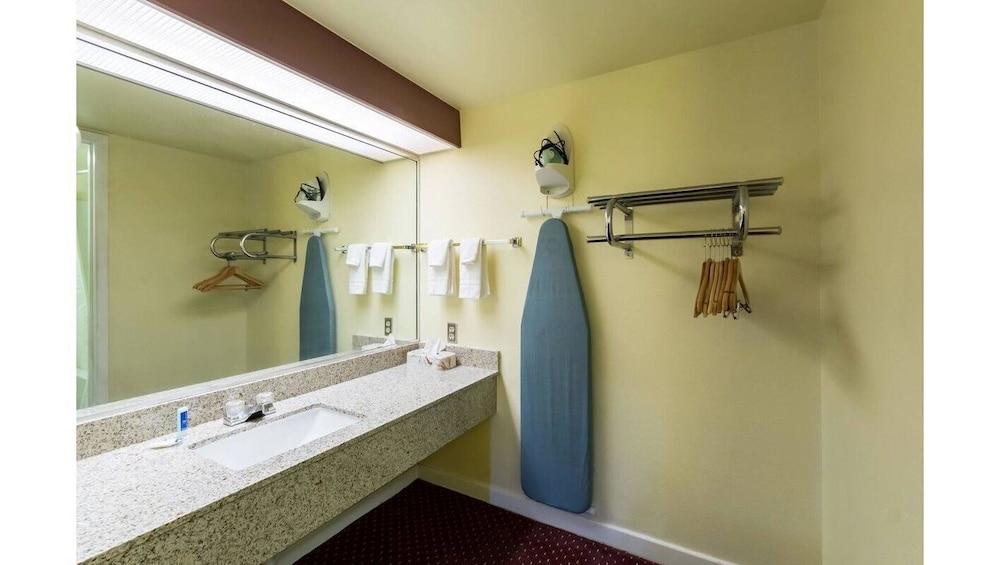 Home Suites Hill Country photo 14