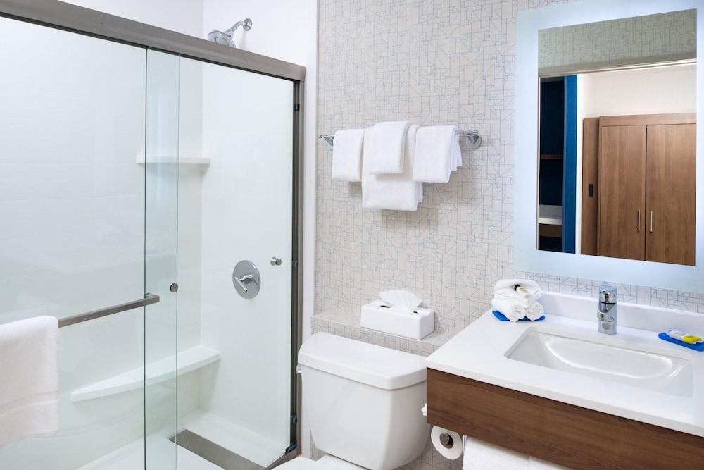 Holiday Inn Express & Suites Los Angeles Downtown West by IHG photo 18